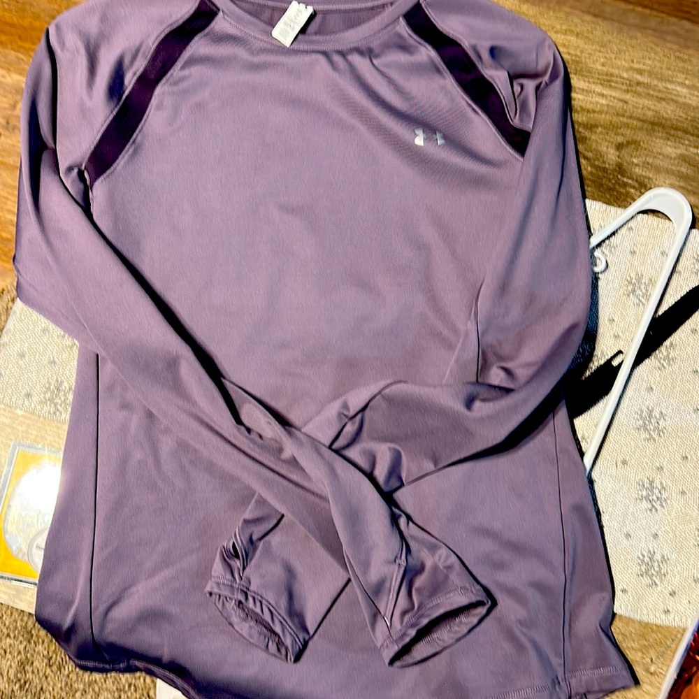 Purple under armour shirt, excellent condition